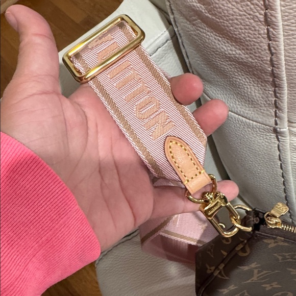 Authentic Multi Pochette Accessories with pink strap! 
In excellent condition! - Picture 13 of 17